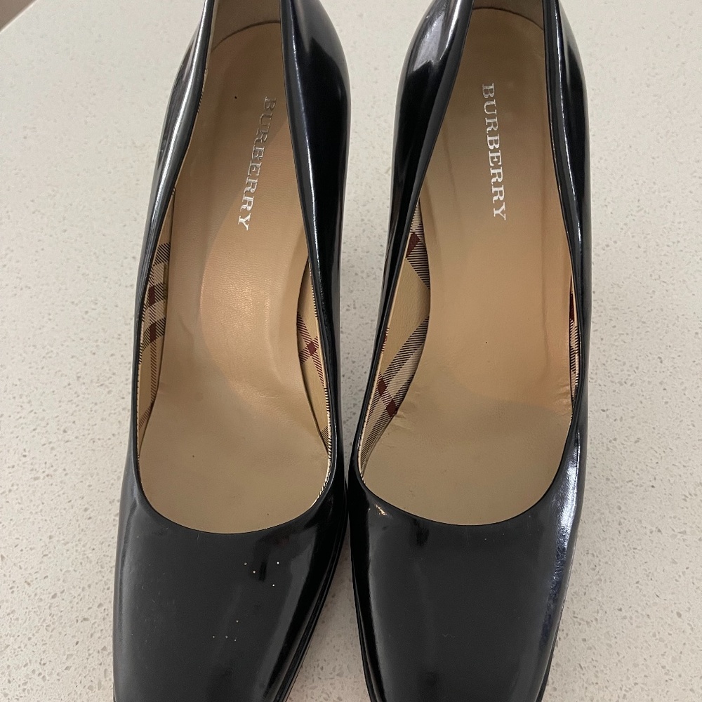 Burberry Black Patent Pump - Size 38
